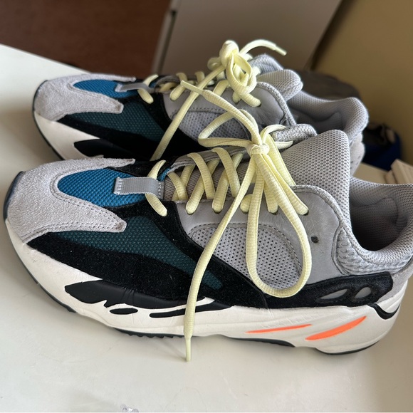 yeezy 700 wave runner details